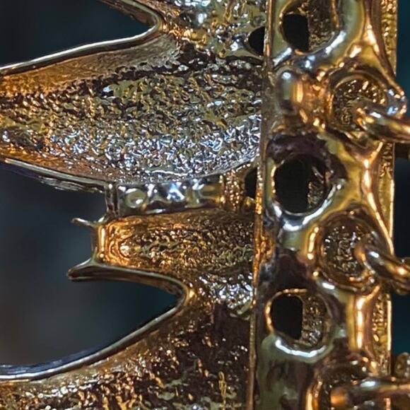 Vintage AJC 6 Green Eyed Cats with Swinging Tails on a Shelf Brooch - Picture 3 of 3